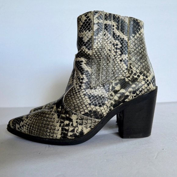 Blondo Elvina Waterproof Ankle Boots Snakeskin Print Leather Size 7 Western - Picture 8 of 15